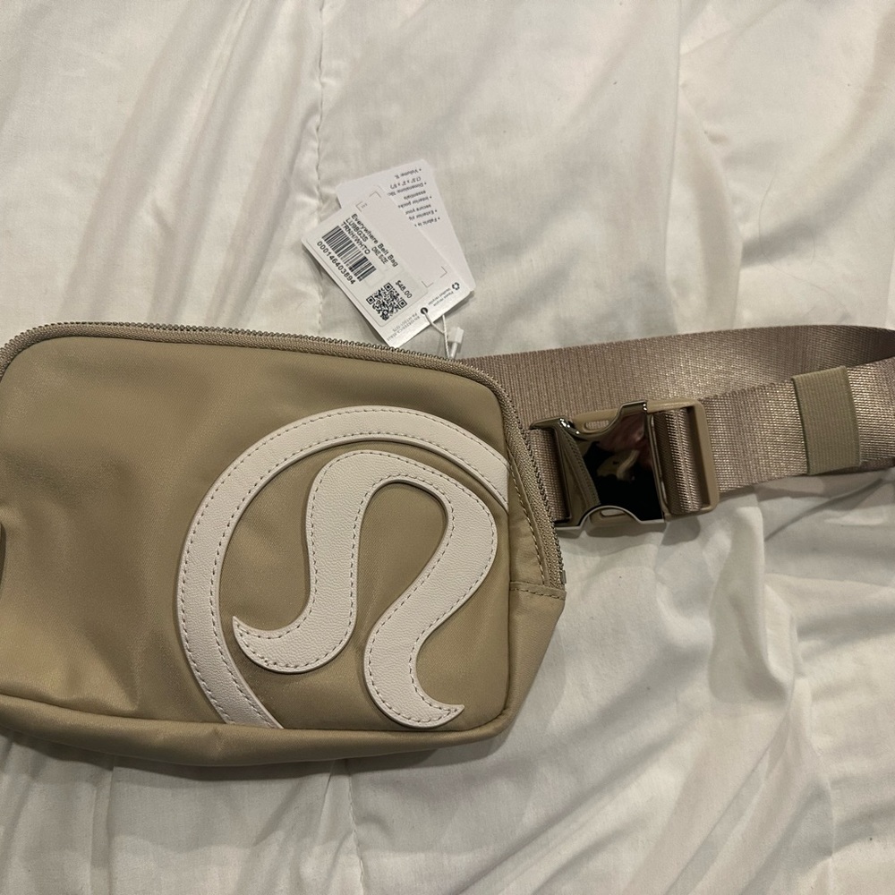 Lulu lemon belt bag